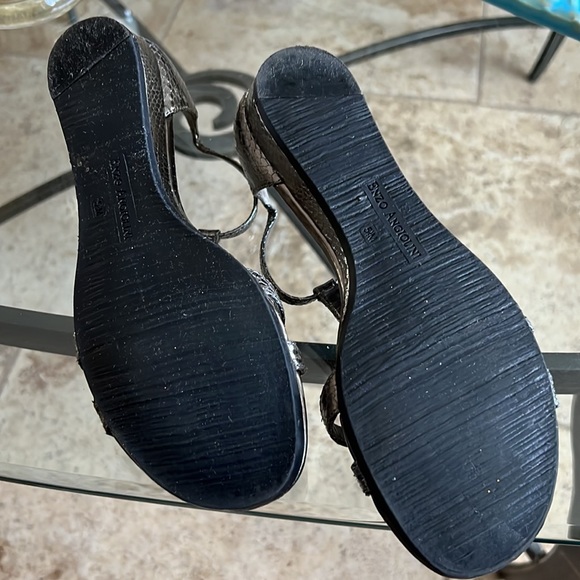 ENZO ANGIOLINI Women’s Metallic gray Snakeskin Sandals size 5.5 - Picture 8 of 17